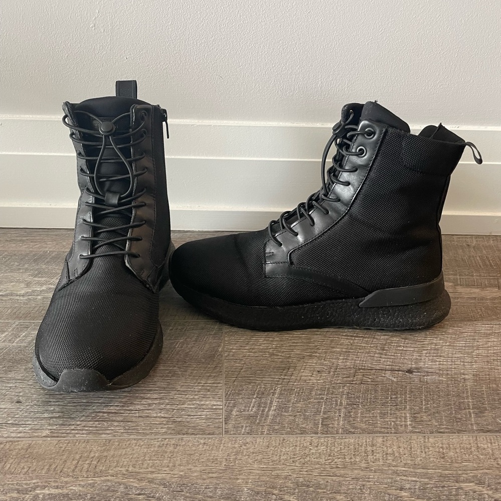 Kenneth Cole zip up boots